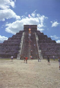 chichen_Itza_elcastillo_scala1.JPG