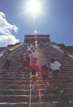 chichen_Itza_elcastillo_scala2.JPG