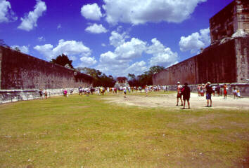 chichen_Itza_pelota.JPG