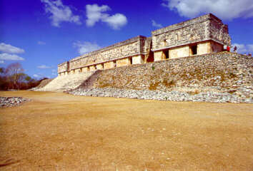 uxmal_palazzo_governatore.JPG