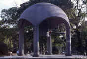 hiroshima_campana.jpg (75777 byte)
