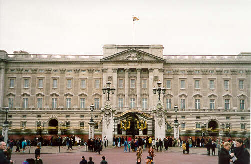 buckingham_palace.jpg (34347 byte)