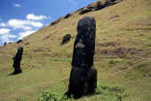 rano_raraku_moai3.jpg (42587 byte)
