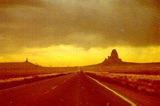 monument_valley1.jpg (4977 byte)